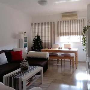 https://malaga-habitacion-en-apartamento-carlos-haya.hotelsinnerja.org